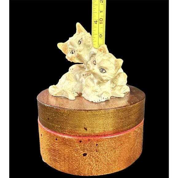 Vintage White Persian Cat Porcelain Figurines On Round Wood Trinket Box 4” x 3” - Picture 8 of 15